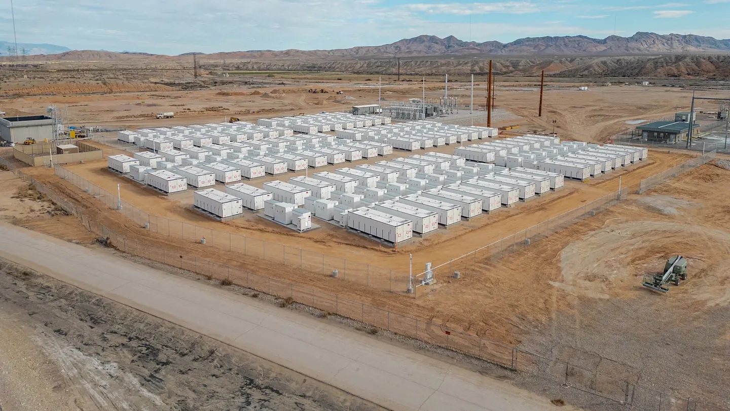 Large battery energy storage site with rows of containerised units