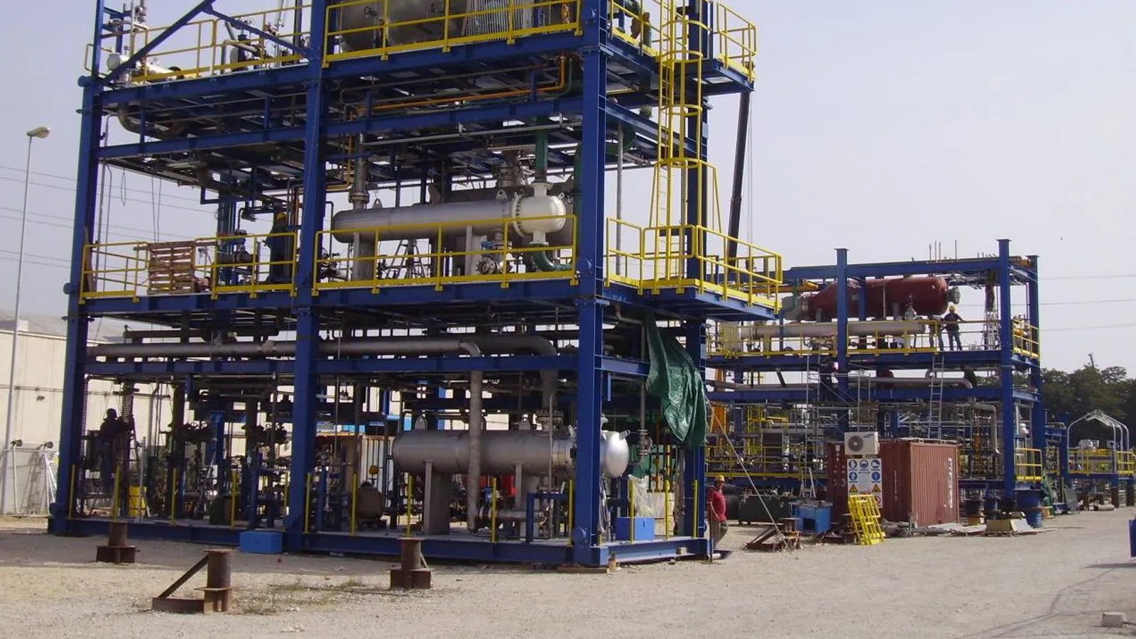 Modular industrial process plant with pipework and access steelwork
